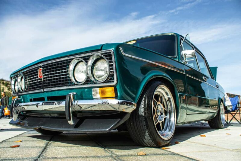 Riga: Soviet-Era City Tour in a Vintage Soviet Car - Riding in a 1979 VAZ 2103: An Authentic Soviet Experience