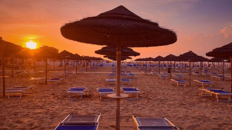Rimini: Beach umbrella, drink and Jacuzzi at 26 TikiBeach - Key Points