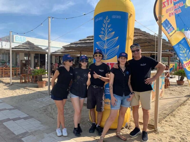 Rimini: Relaxing day by the sea with aperitif for 2 people - Extensive Cocktail Selection with Expert Service