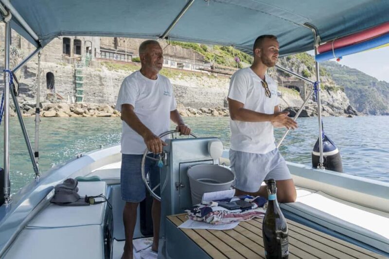 Riomaggiore: Cinque Terre Sunset Boat Tour - Visiting Each Cinque Terre Village for Photos