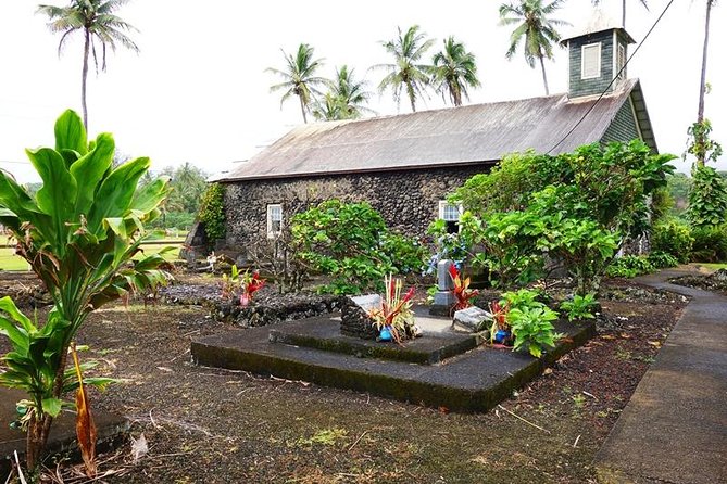 Road to Hana in Mercedes Van: Waterfalls and Black Sand Beach - Food and Refreshments: Homemade Breakfast and Catered Lunch