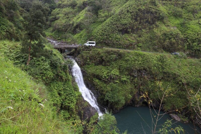 Road to Hana: Professional Guide, Food, Swimming, Waterfalls - Sustainable Tourism and Local Community Support