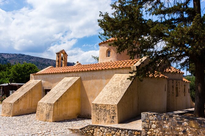 Road-trip to Lasithi: Vidiani, Krasi, Olive Mill Farm, Lasinthos - Cretan Cuisine and Olive Oil at Lyrakis Family S.A.