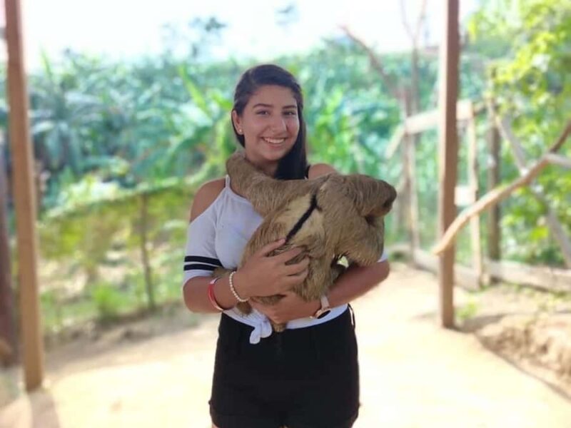 Roatán: Monkey and Sloth Sanctuary Tour - Scenic Island Drive with Photo Stops and Local Insights