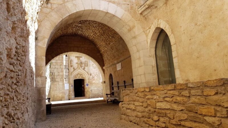 Rocamadour : private walking tour with a registered guide - Exploring the Basilica of Saint Saviour