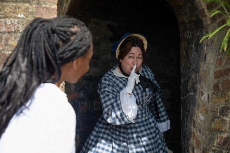 Rochester, Kent: Costumed Guided Tour - Discover Rochesters History and Dickens Inspiration in Kent