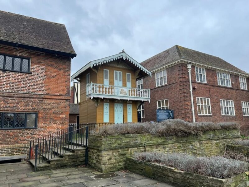 Rochester: Private 2hr Walking Tour with a Blue Badge Guide - Dickens’s Rochester: Literary Landmarks