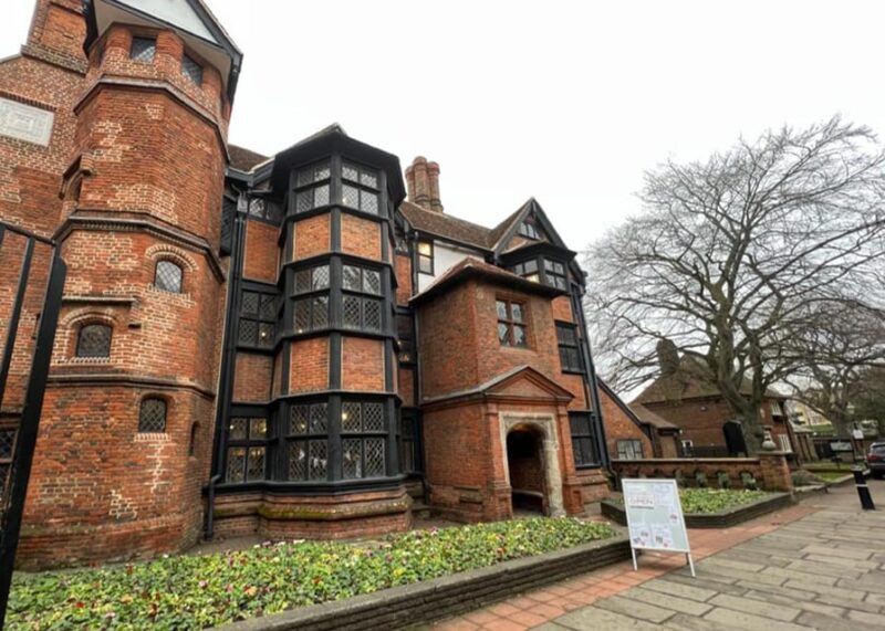 Rochester: Private 2hr Walking Tour with a Blue Badge Guide - Logistics and Accessibility