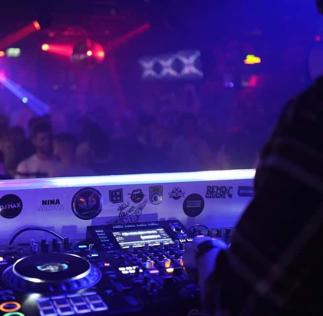 Rockstar for an hour: VIP DJ workshop in a real club - Rockstar for an Hour: VIP DJ Workshop in a Real Club in North Holland