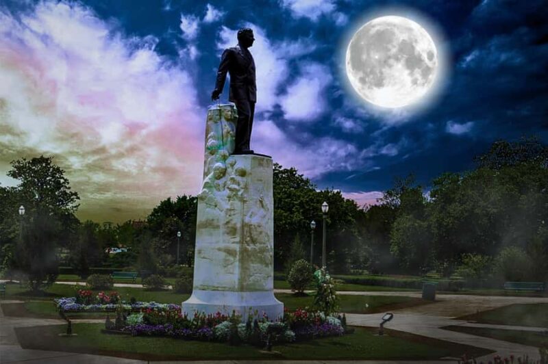 Rogue Blood of the Bayou: Baton Rouge Ghost Tour - The Guide’s Role in Bringing Baton Rouge’s Ghost Stories Alive