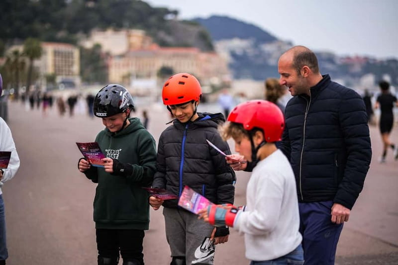 Rollerblading in Nice at sunset with live music! - The Atmosphere: Music, Views, and a Friendly Crowd