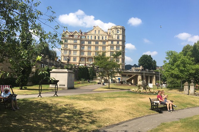 Roman Baths Entry and Walking Tour with Blue Badge Tour Guide - The Expertise of Blue Badge Guides in Bath