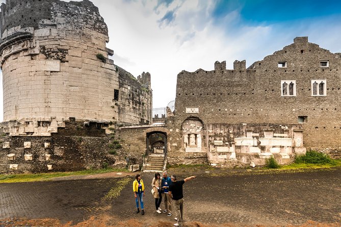 Roman Countryside Walk: Catacombs, Aqueducts and Appian Way - Considerations for the Underground and Narrow Spaces