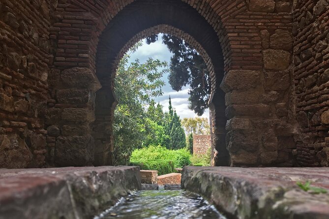 Roman Theatre and Alcazaba of Málaga Tour - Practical Details: Meeting Point and Group Size