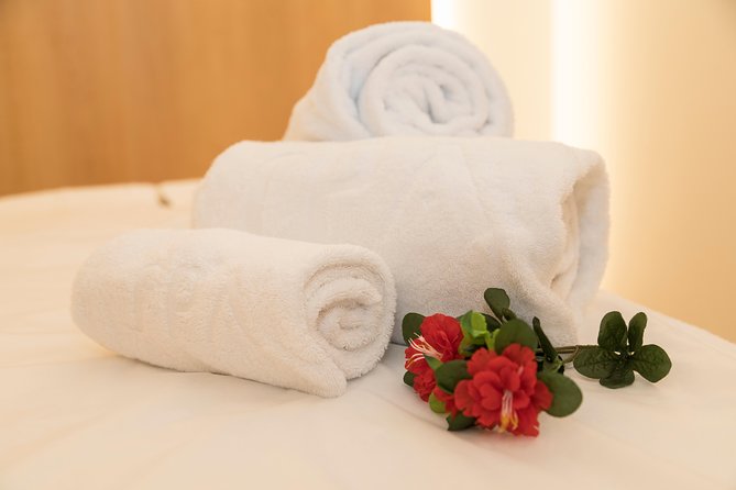 Romantic couple massage + SPA entry and private jacuzzi with cava - The Private Jacuzzi with Cava or Tea