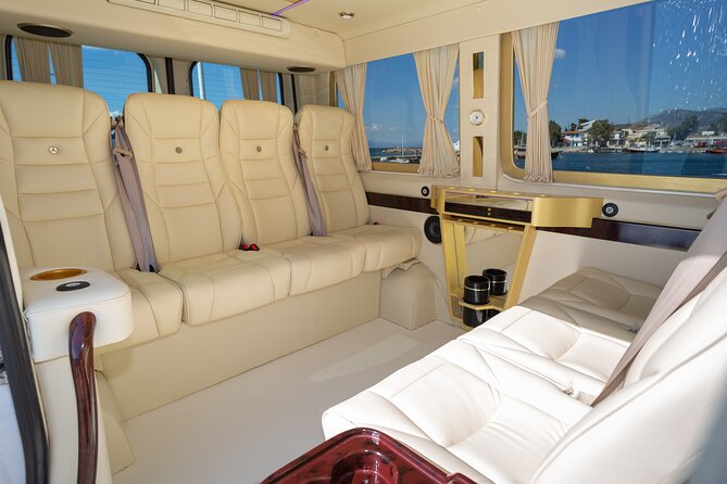 Romantic Deluxe Lunch or Dinner in Oia with VIP Private Transportation - Key Points