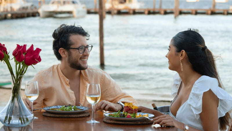 Romantic dinner in front of the sea - Logistics and Practical Details