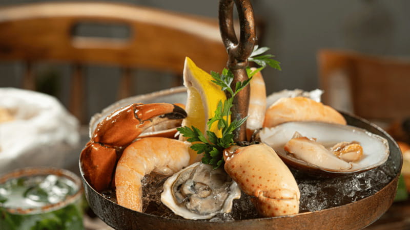 Romantic dinner in front of the sea - In Summary: A Beautiful Night by the Sea