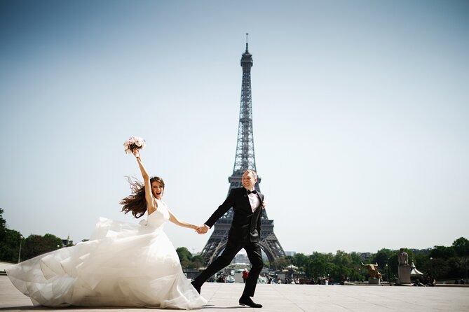 Romantic Eiffel Tower Couple Photoshoot - Capture Parisian Romance with a Professional Photoshoot at the Eiffel Tower