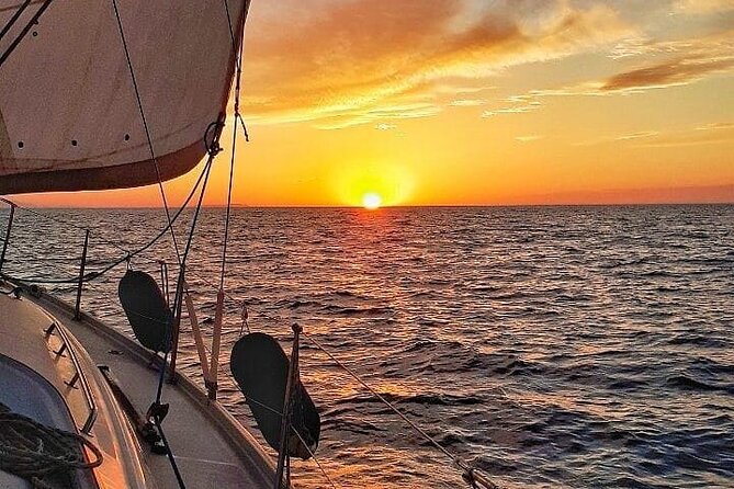 Romantic Luxury Sunset sailing - Chasing the Sunset Toward Zeus Island