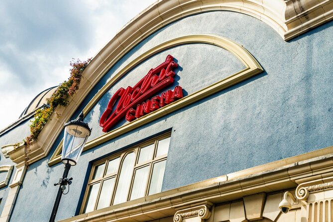 Romantic Notting Hill: Self-Guided Love Story Puzzle Walk - Discovering Sarm Music Village and the Blue Door