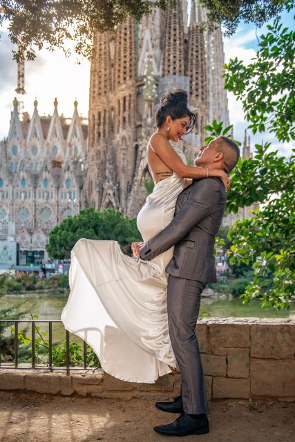 Romantic Photoshoot Experience for Couples in Barcelona - Comparing This Tour to Similar Options in Barcelona