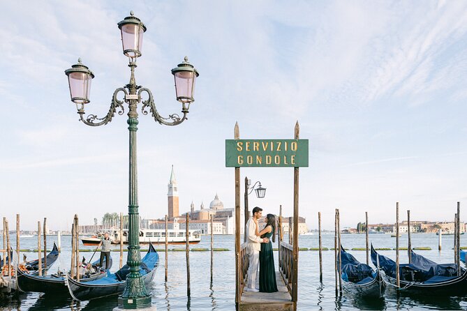 Romantic Photoshoot in Venice - Meeting Point and Tour Structure in Venices Most Famous Square