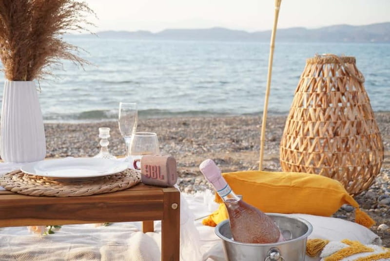 Romantic picnic in Corinth by the sea - Key Points