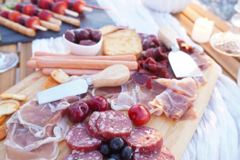 Romantic picnic in Corinth by the sea - The Optional Photoshoot Experience