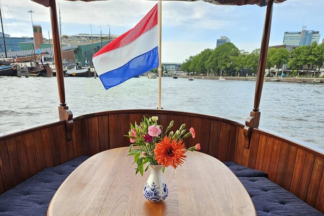 Romantic Private Boat Tour Amsterdam 90min incl welcome drink - Visiting the Nine Streets Neighborhood