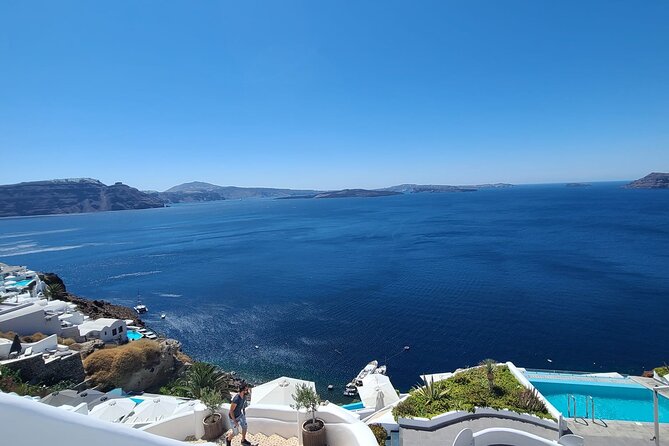 Romantic Tour through Santorini - Capella Fira and the Blue Domes of Oia