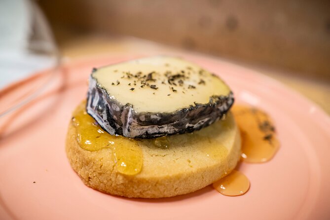 Romantic Walk in Soho - Explore Sohos Charm with a Private Romantic Walk for Solo Travelers