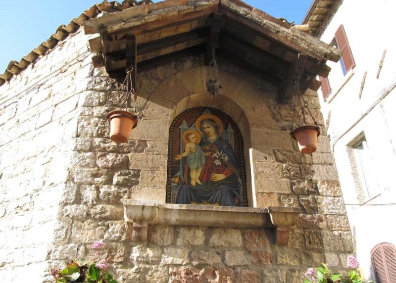 Rome After Dark: Ghosts & Medieval Backstreets Tour - The Deadly Venom of a Perfumery