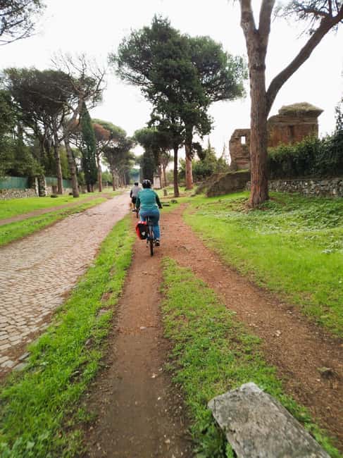 Rome: Appian Way & Catacomb Sunset E-bike Tour, Food & Drink - The Food and Drink: Local Snacks and Aperitif