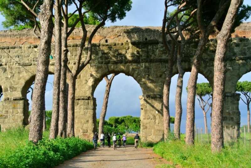 Rome: Appian Way, Catacombs & Roman Aqueducts Top EBike Tour - Visiting the Underground Catacombs with a Guided Tour