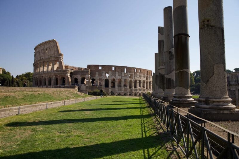 Rome: Arena Colosseum Tour with Arena Access - Practicalities: Group Size, Guide Quality, and Photo Tips