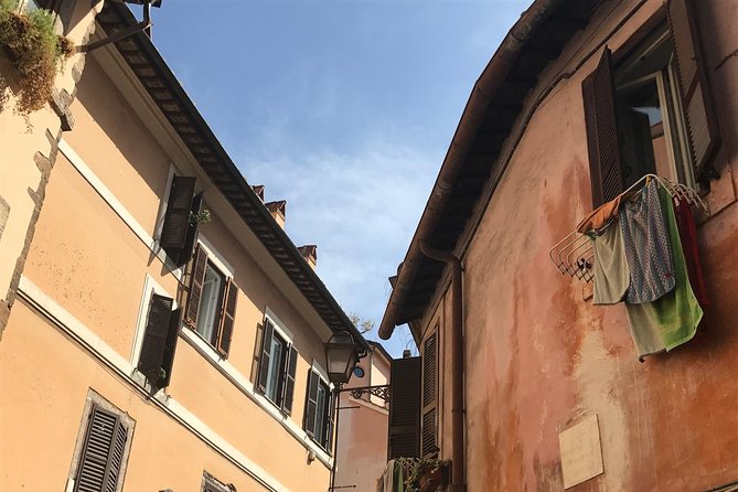 Rome at Sunrise Walking Tour: Pantheon Trevi Fountain & Breakfast - The Vital Role of the Guide