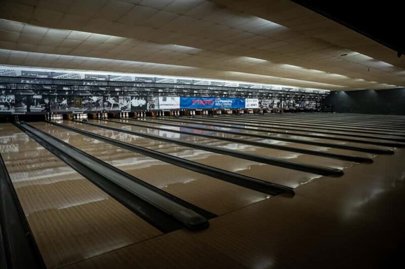 Rome: Bowling Experience with Food Tasting and Arcade Games - Arcade Games in a Neon-Decorated Environment