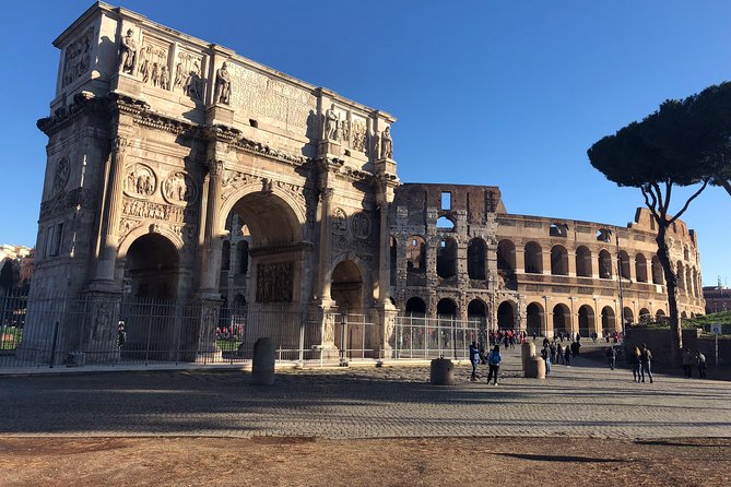 Rome by Night (2hrs) private and customizable tour - Exploring the Colosseum from Outside