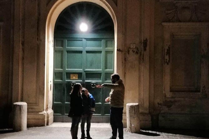 Rome by Night Vespa Tour - Relaxing with Wine and Snacks During the Ride