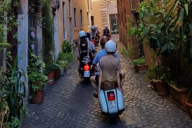 Rome by Vespa with a local - The Role of Guides: Personalized, Friendly, and Knowledgeable