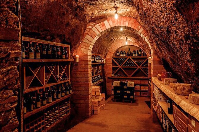 Rome: Candlelight Food & Wine Tasting in Ancient Roman Cellar - The Guide: Knowledgeable and Engaging Storytelling