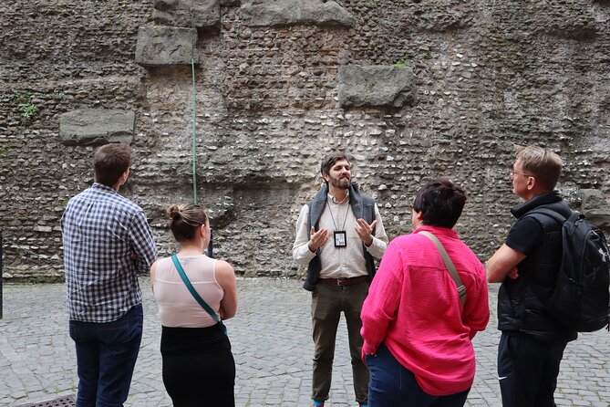 Rome: Castel Sant'Angelo Guided Tour - Visiting the Fortress’s Papal Apartments and Burial Site