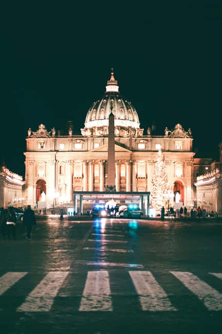 Rome: Christmas Market and Nativity Scene Guided Tour - Visiting the Nativity Scene in Saint Peter’s Square