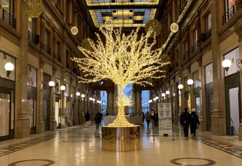 Rome: Christmas Walking Tour with Hot Drink and Sweet - Visiting Iconic Landmarks: Spanish Steps, Pantheon, and Piazza Navona