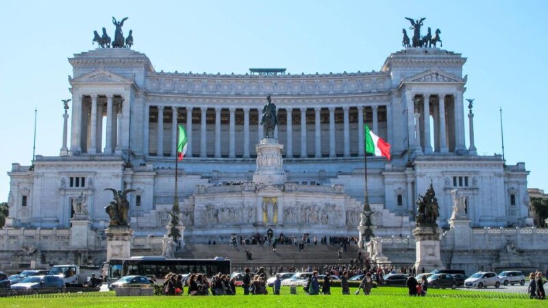 Rome: City Highlights Walking Tour with Local Guide - The Majestic Piazza Venezia and the Vittoriano