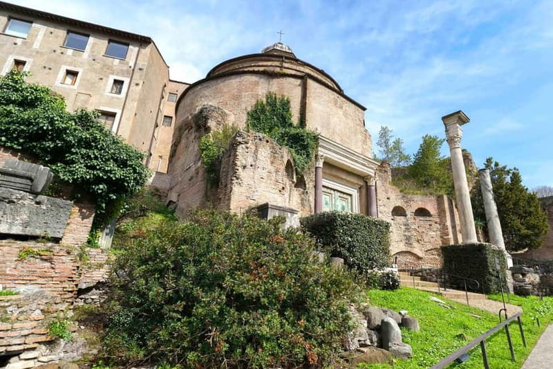 Rome: Colosseum Roman Forum and Palatine Hill Tour - Starting Point and How to Find Your Guide