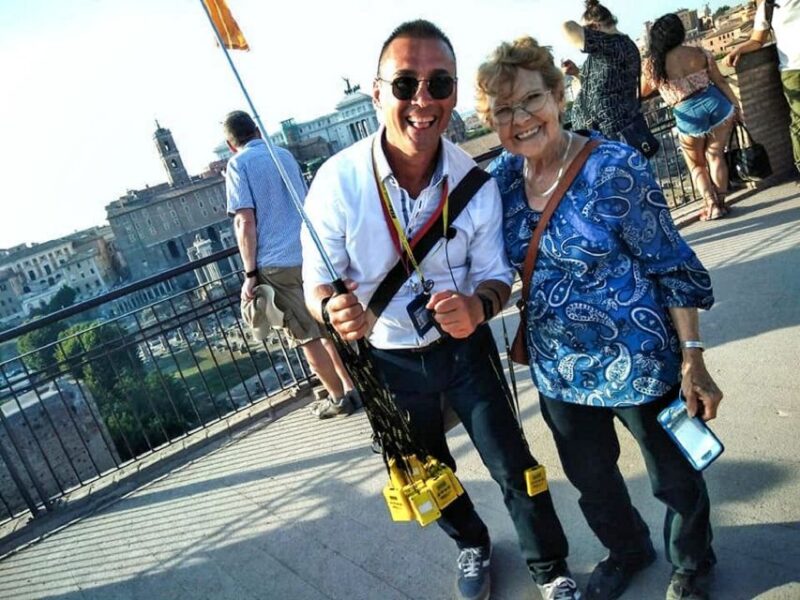 Rome: Colosseum, Roman Forum & Palatine Hill Tour - The Guides: Knowledge, Storytelling, and Crowd Management