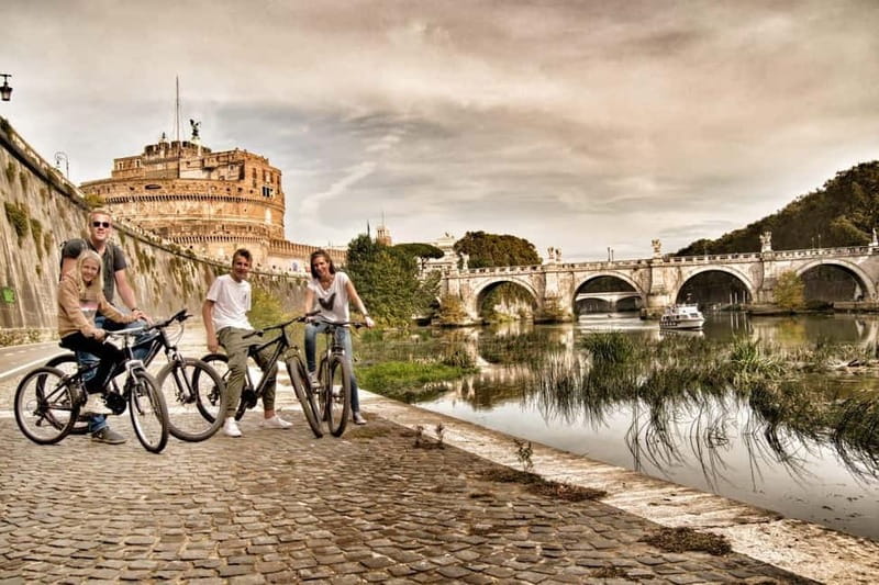 Rome: E-bike Tiber River Tour > Hidden Gems & Local Treats - The Local Snack Break at a Popular Kiosk