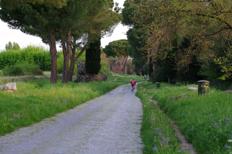 Rome: E-Bike Tour of the Ancient Appian Way - Visiting the Catacombs of St. Callixtus